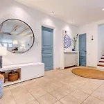 Decavos House