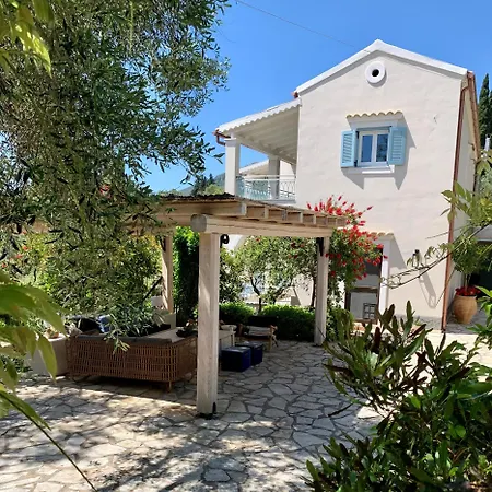 Holiday home Decavos House Liapades