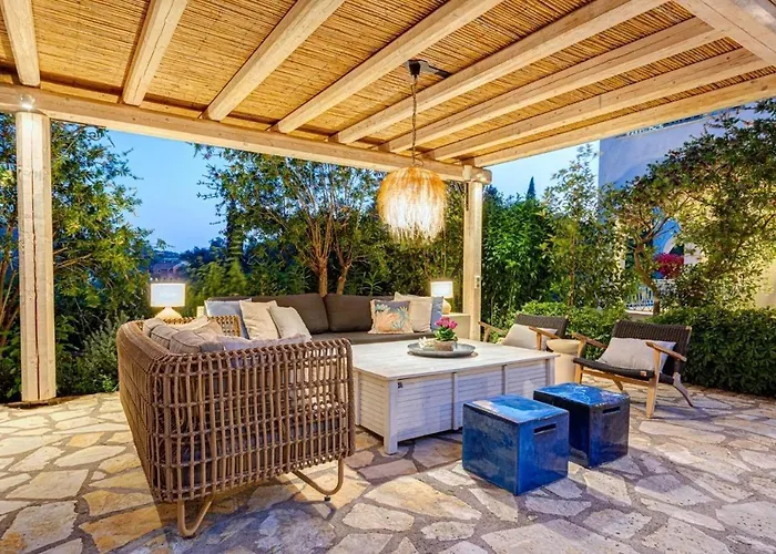 Decavos House