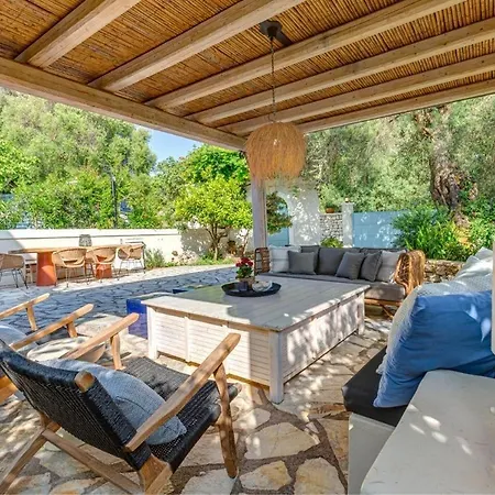 Decavos House Liapades