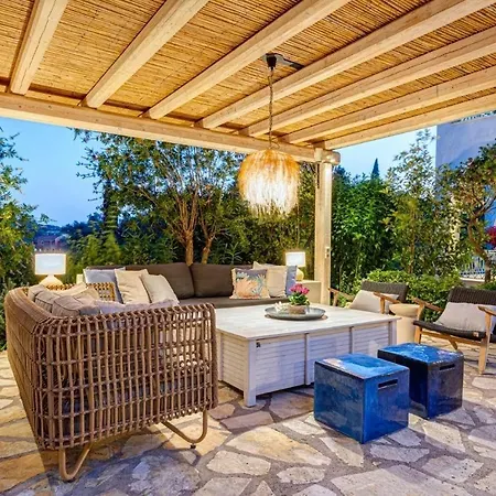 Decavos House