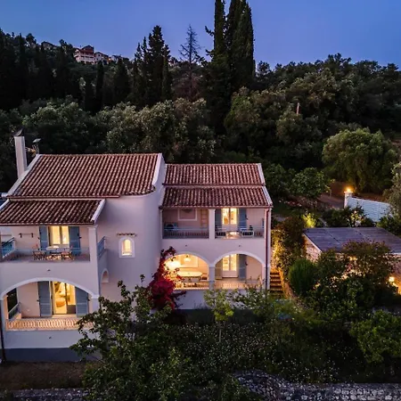 Decavos House Liapades