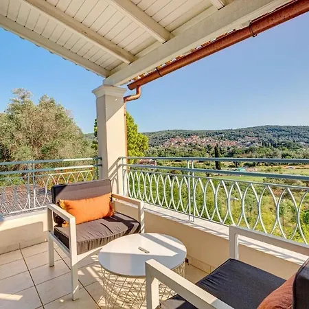 Decavos House Liapades