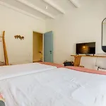 펜션 Decavos House