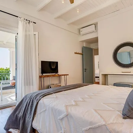 Decavos House Liapades