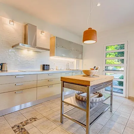 Dom wakacyjny Decavos House *